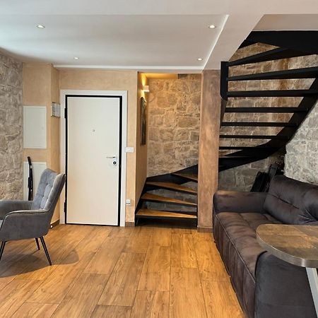 Luxury Apt Petra In 400 Year Old Stone House 4+2 Split Exterior photo