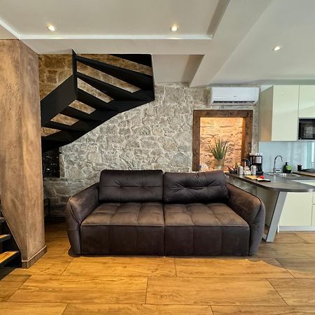 Luxury Apt Petra In 400 Year Old Stone House 4+2 Split Exterior photo