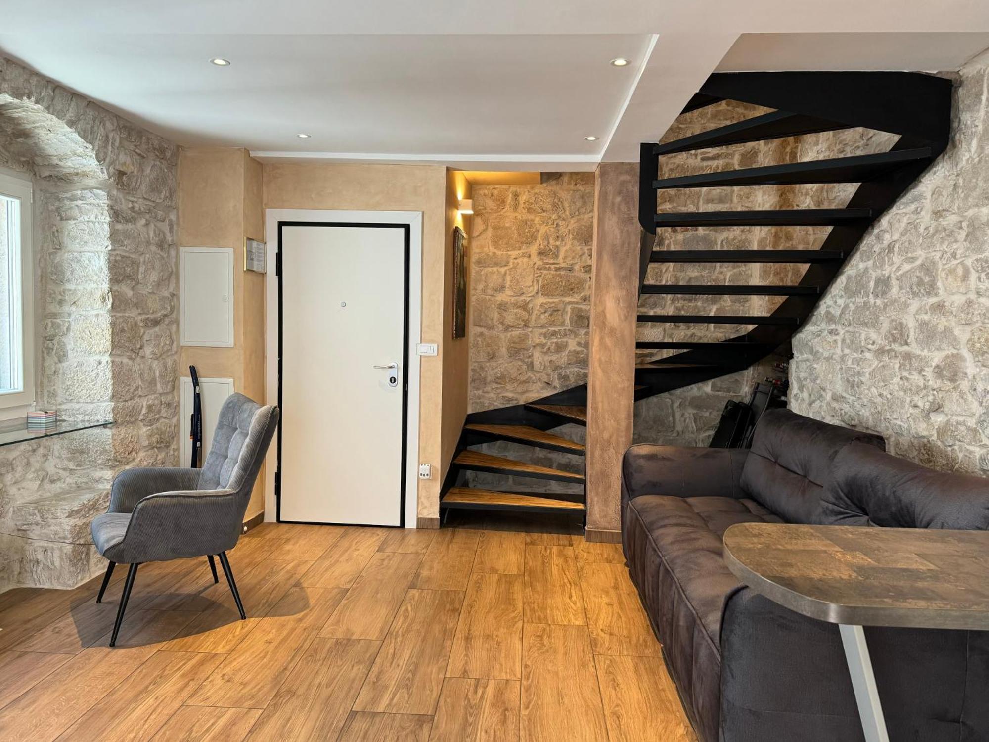 Luxury Apt Petra In 400 Year Old Stone House 4+2 Split Exterior photo