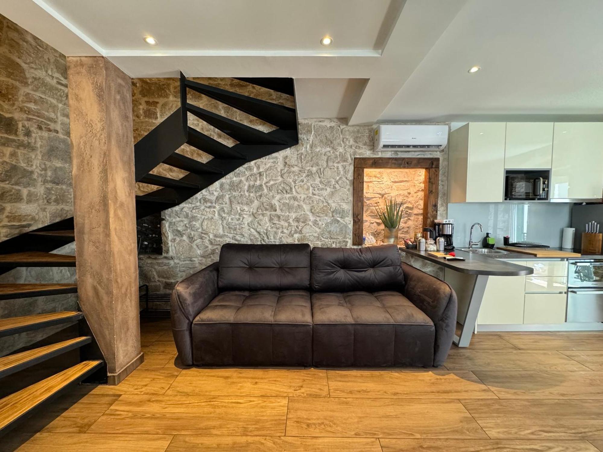 Luxury Apt Petra In 400 Year Old Stone House 4+2 Split Exterior photo