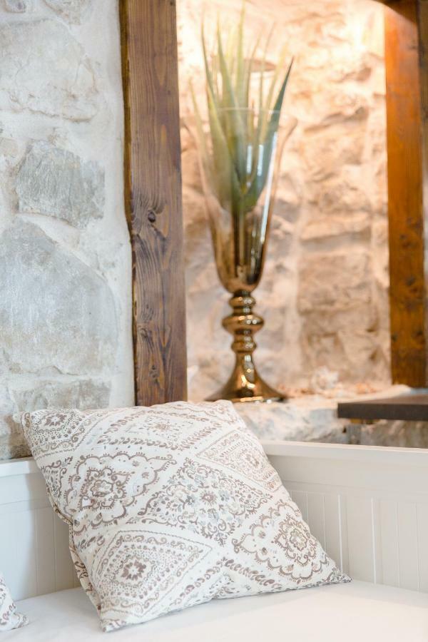 Luxury Apt Petra In 400 Year Old Stone House 4+2 Split Exterior photo