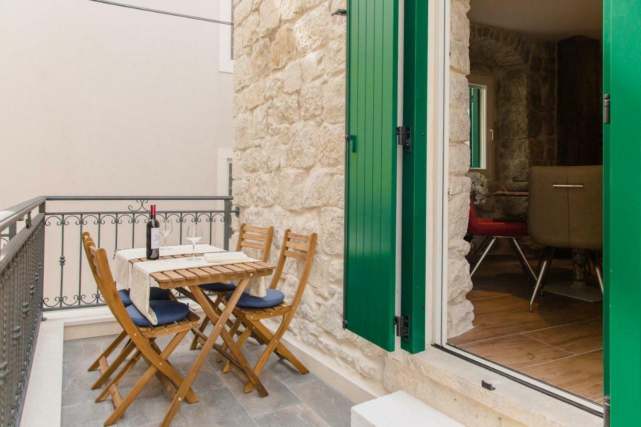 Luxury Apt Petra In 400 Year Old Stone House 4+2 Split Exterior photo