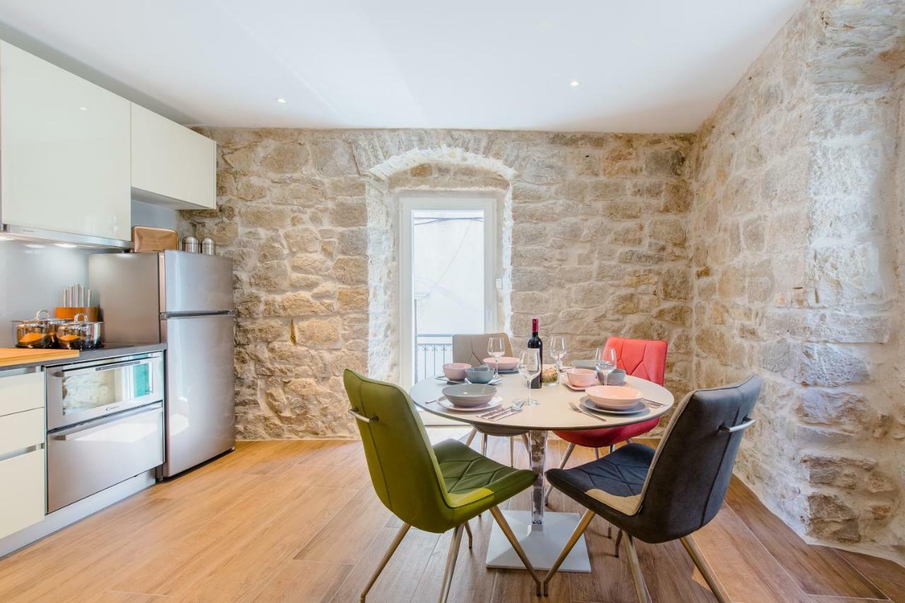 Luxury Apt Petra In 400 Year Old Stone House 4+2 Split Exterior photo