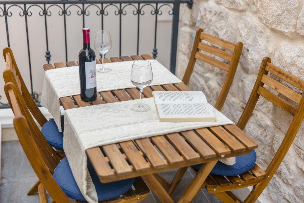 Luxury Apt Petra In 400 Year Old Stone House 4+2 Split Exterior photo
