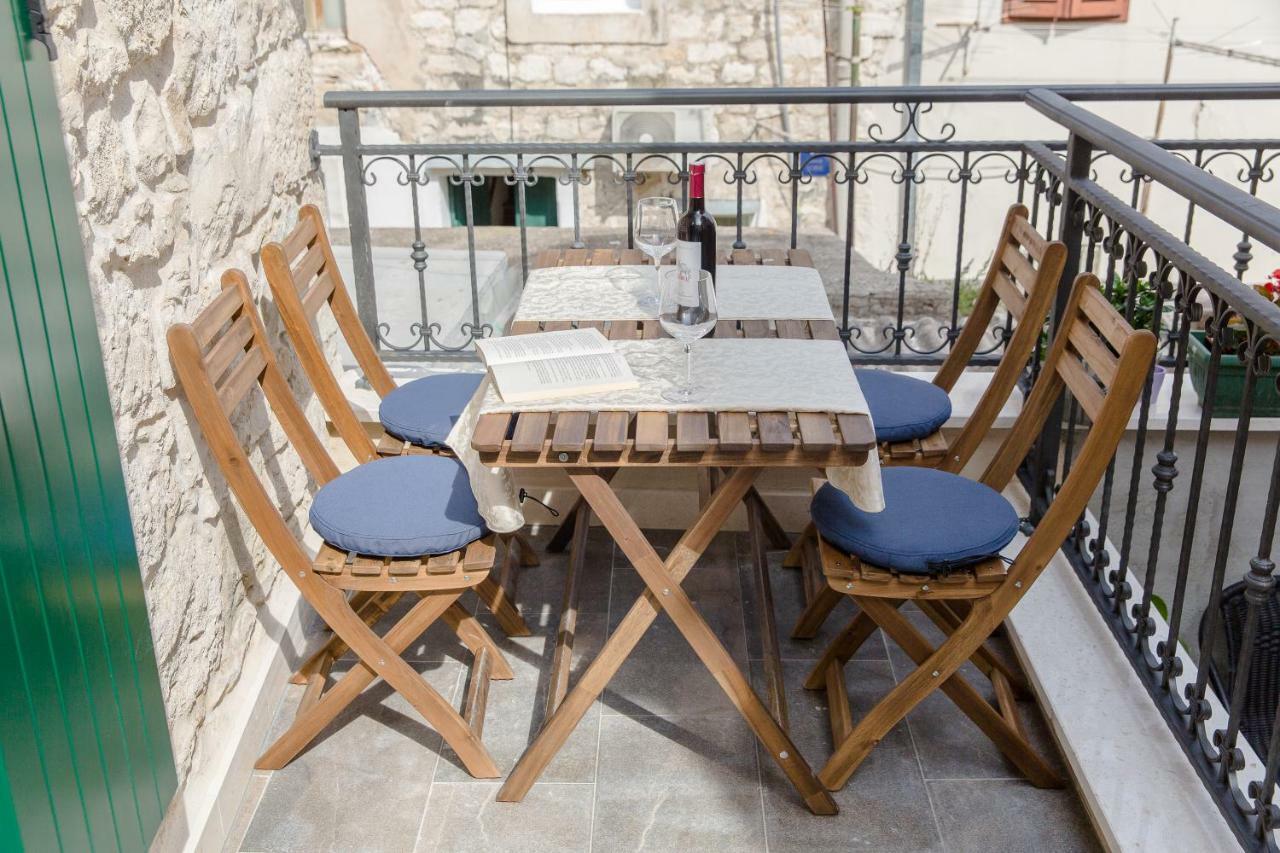 Luxury Apt Petra In 400 Year Old Stone House 4+2 Split Exterior photo