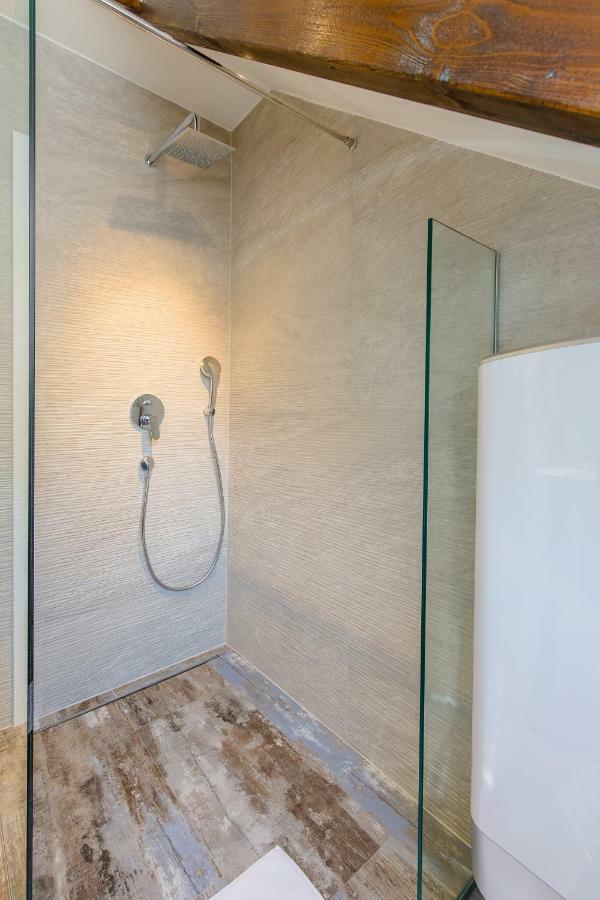 Luxury Apt Petra In 400 Year Old Stone House 4+2 Split Exterior photo