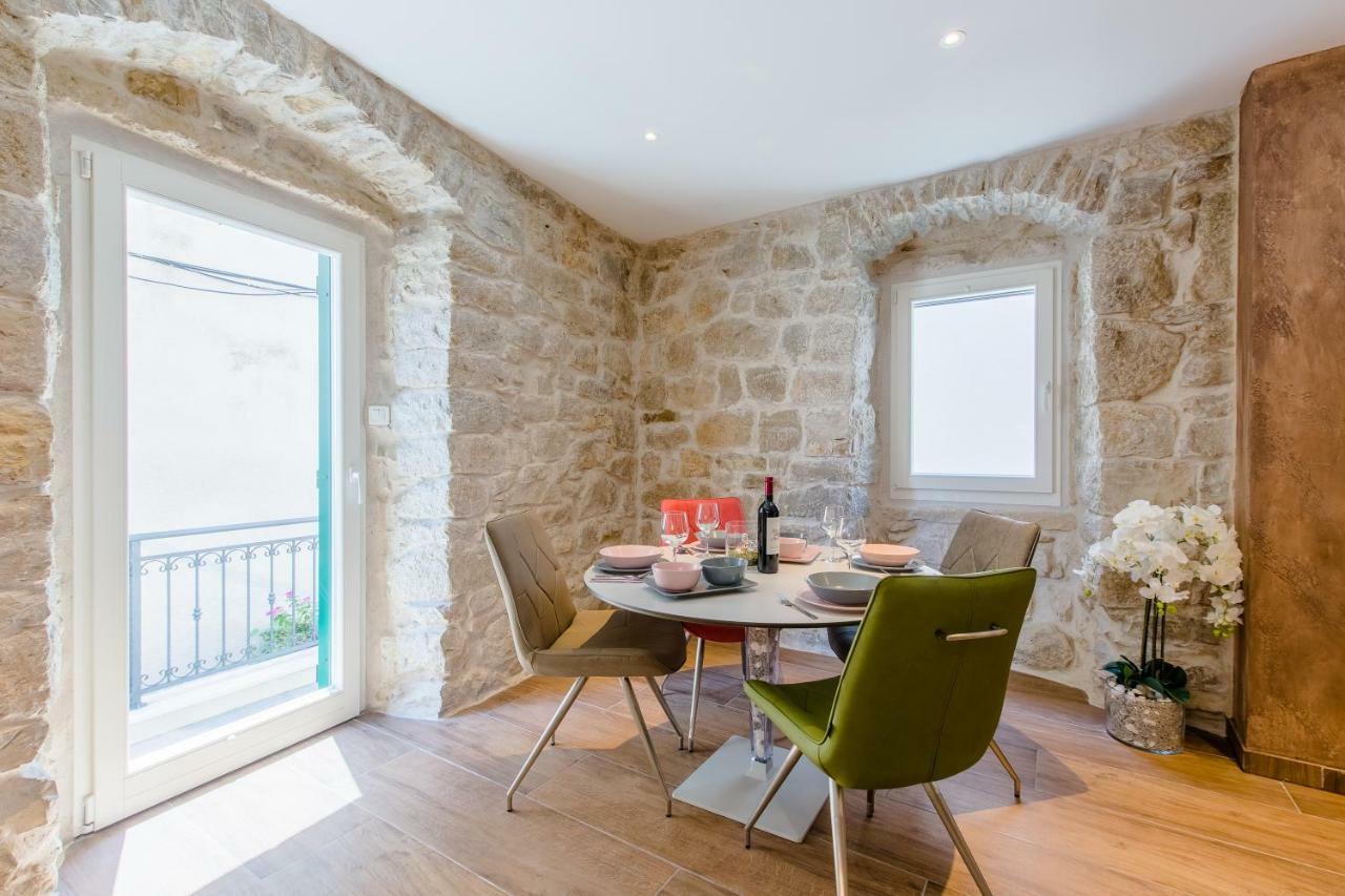 Luxury Apt Petra In 400 Year Old Stone House 4+2 Split Exterior photo